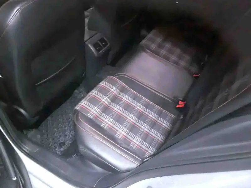 Vehicle photo 4