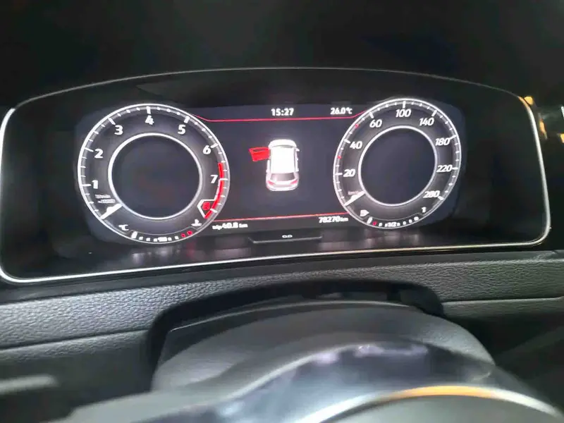 Vehicle photo 6