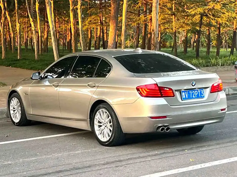 Vehicle photo 5