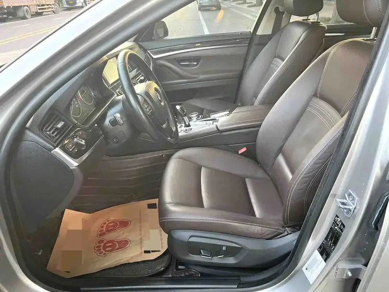 Vehicle photo 8