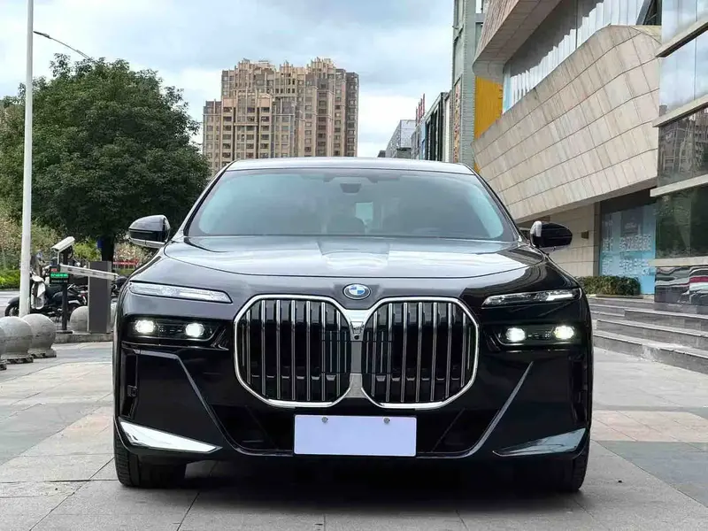 Vehicle photo 2