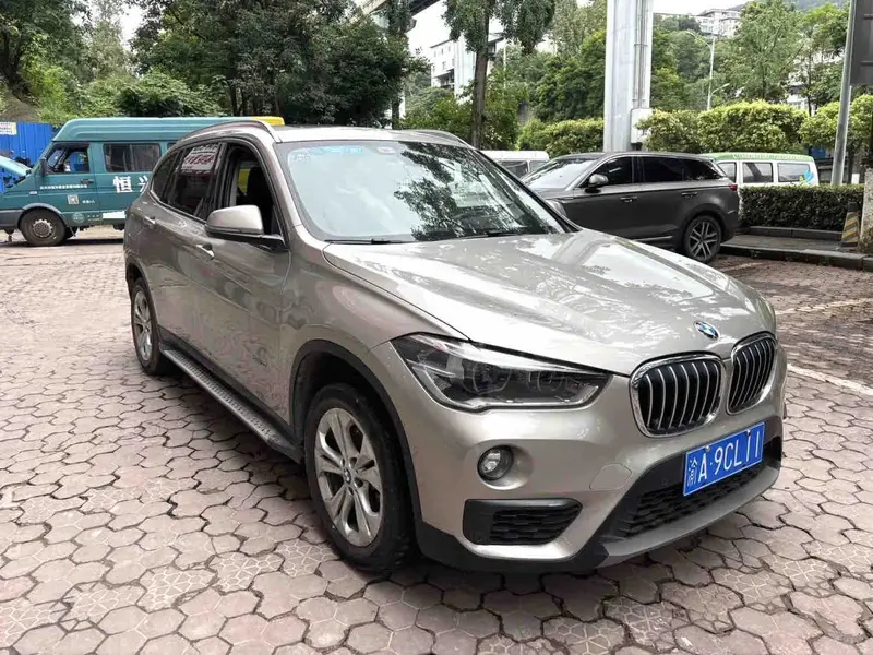 Vehicle photo 2