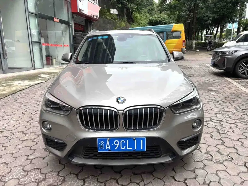 Vehicle photo 3