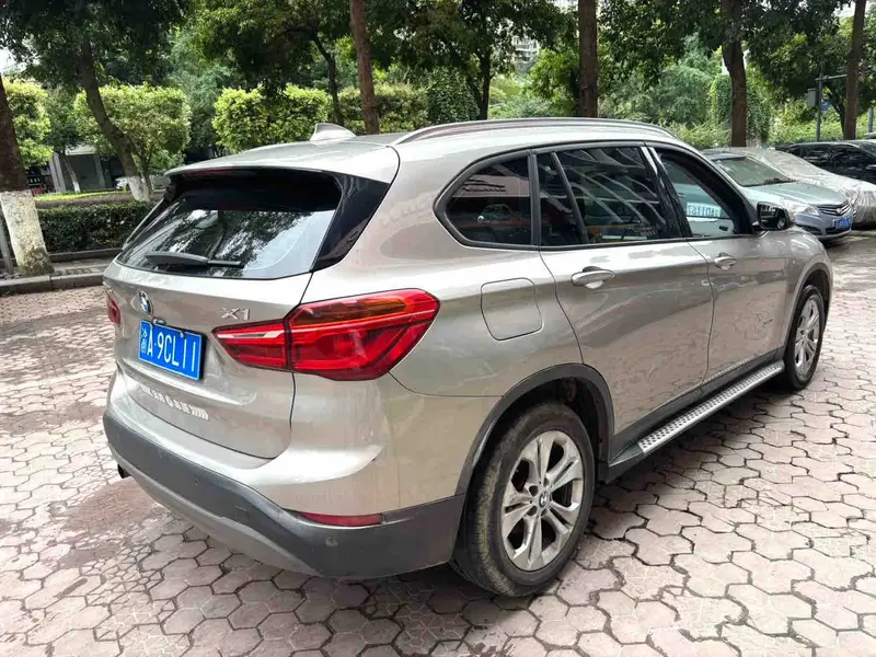 Vehicle photo 5