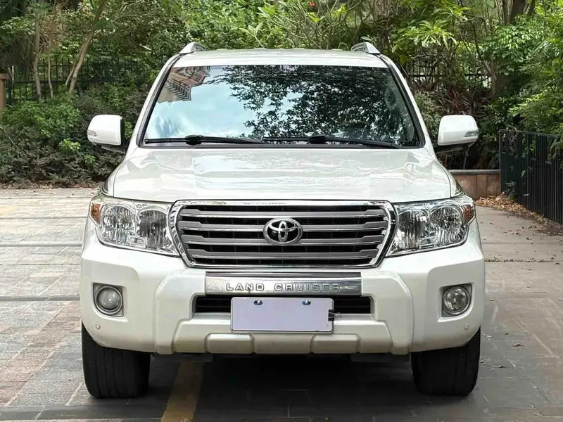 Vehicle photo 2