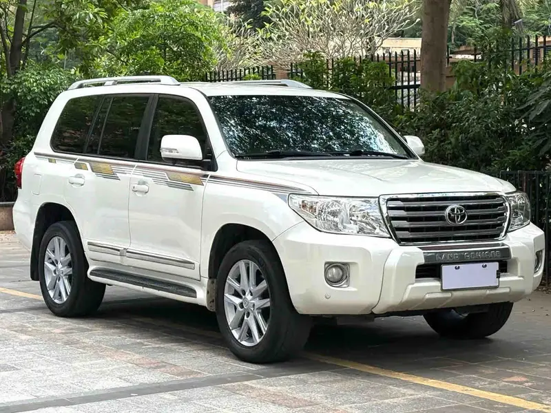 Vehicle photo 3