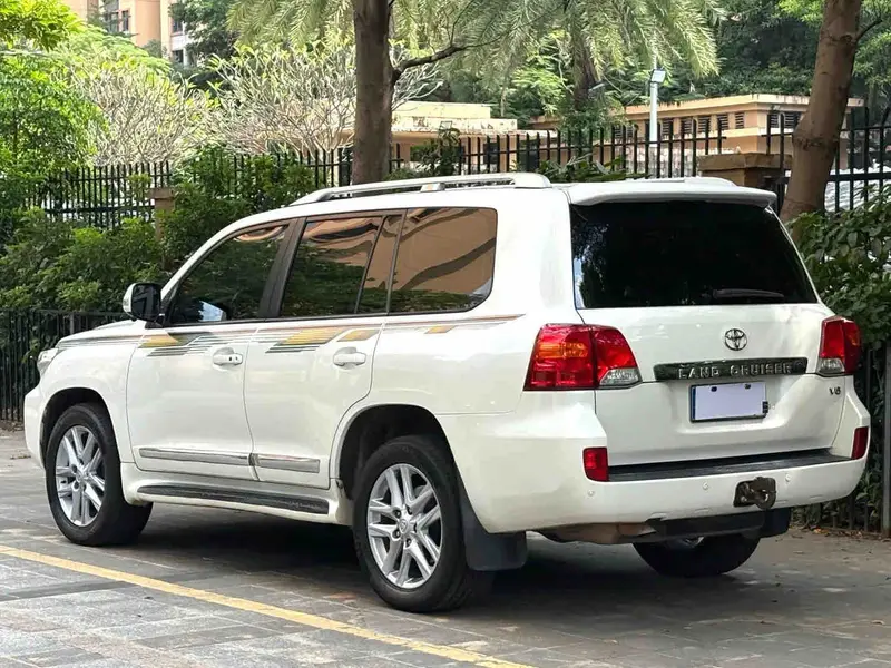 Vehicle photo 4