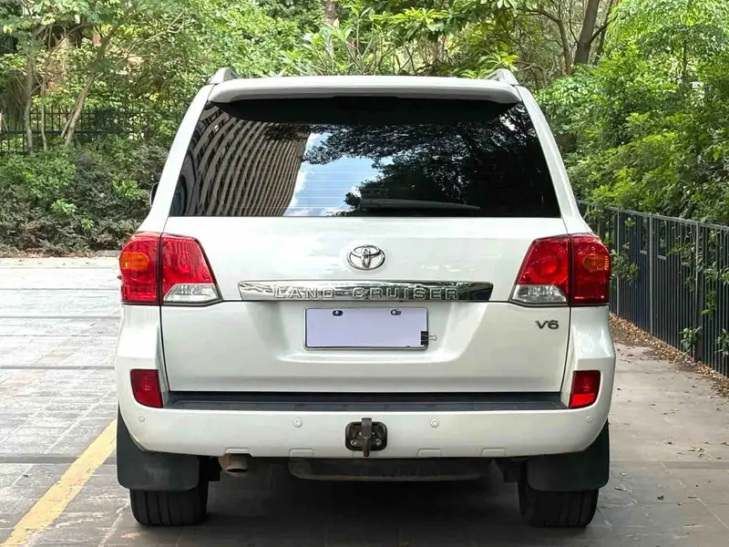 Vehicle photo 5