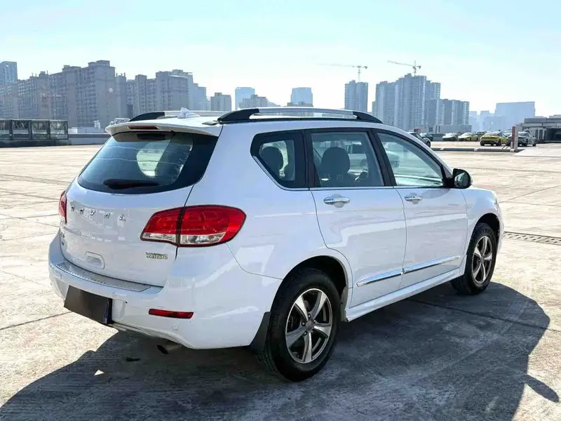 Vehicle photo 3