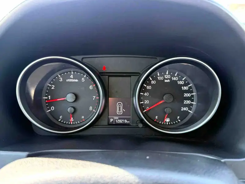 Vehicle photo 6