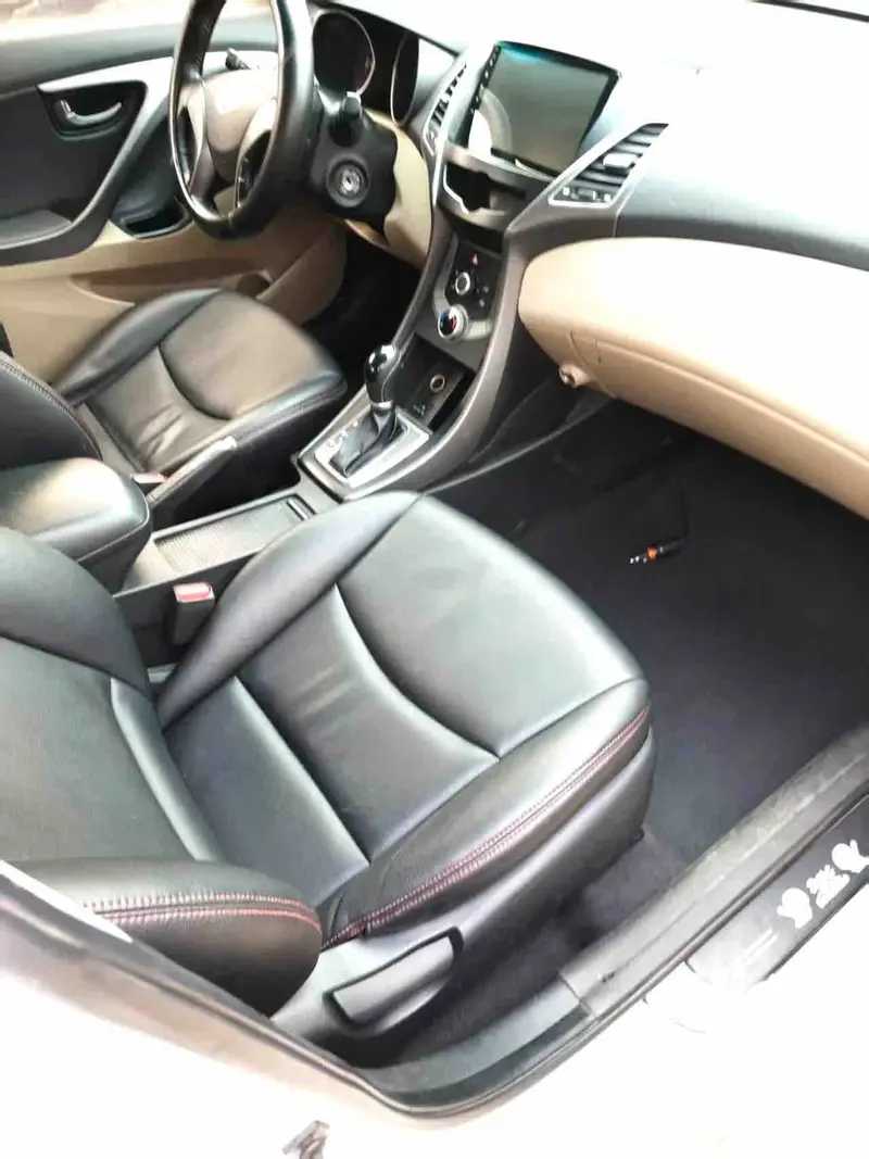 Vehicle photo 4