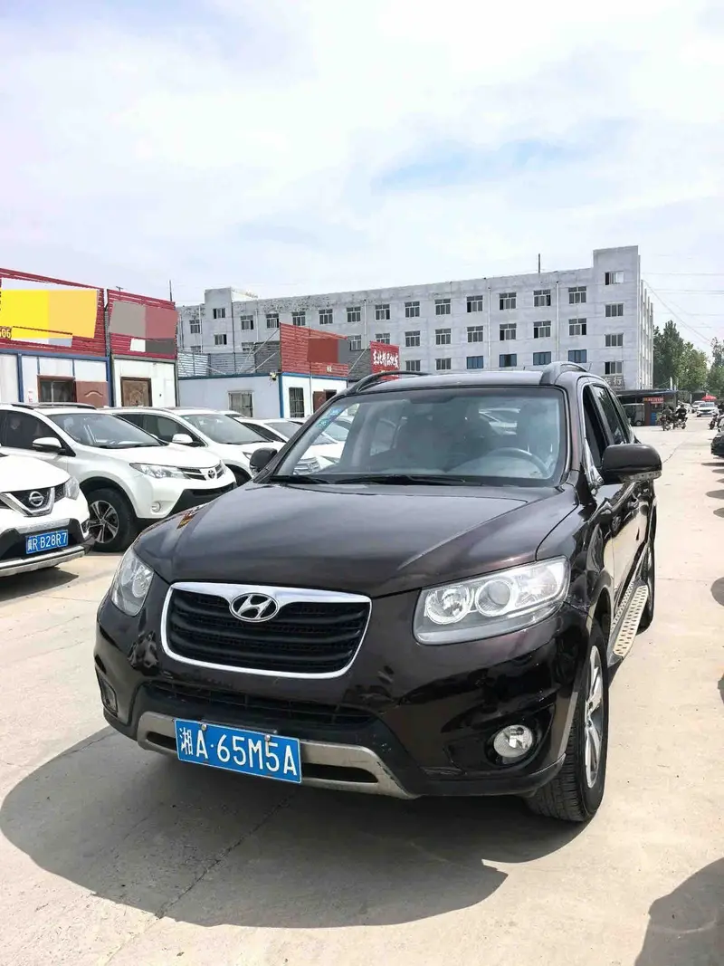 Vehicle photo 2