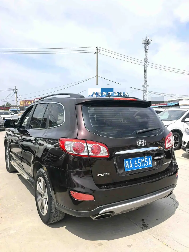 Vehicle photo 5