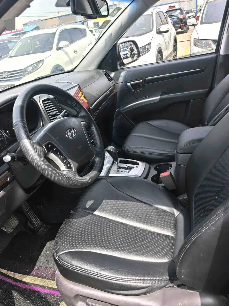 Vehicle photo 7