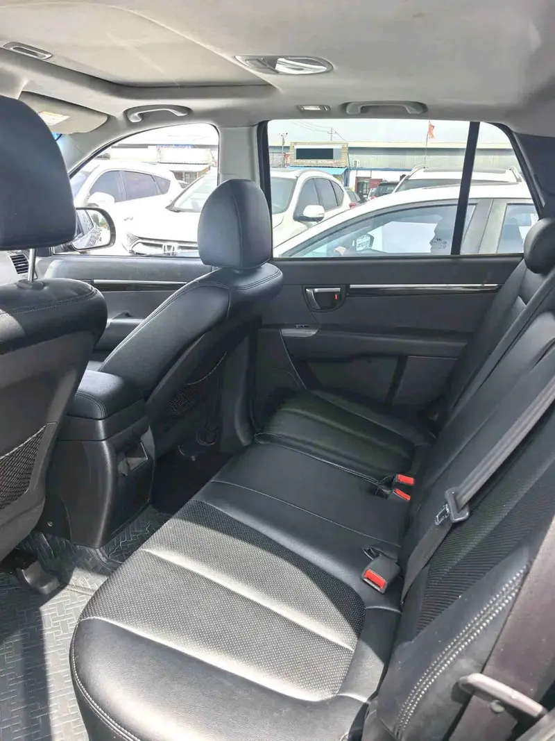 Vehicle photo 8