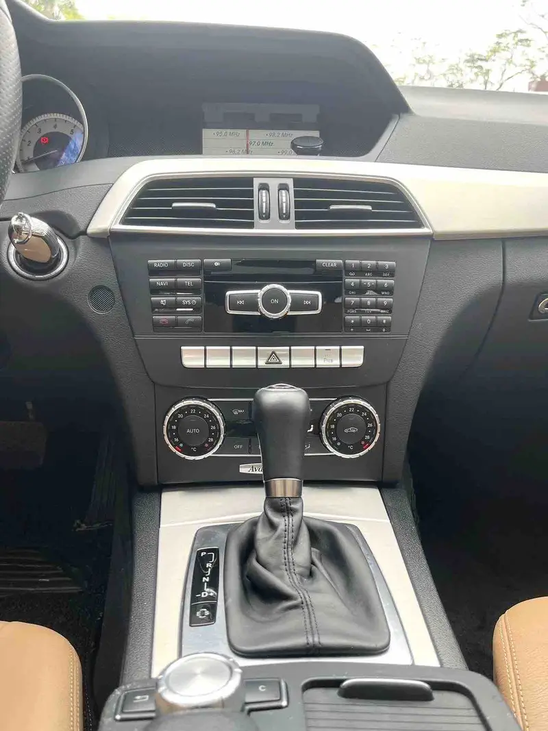 Vehicle photo 8