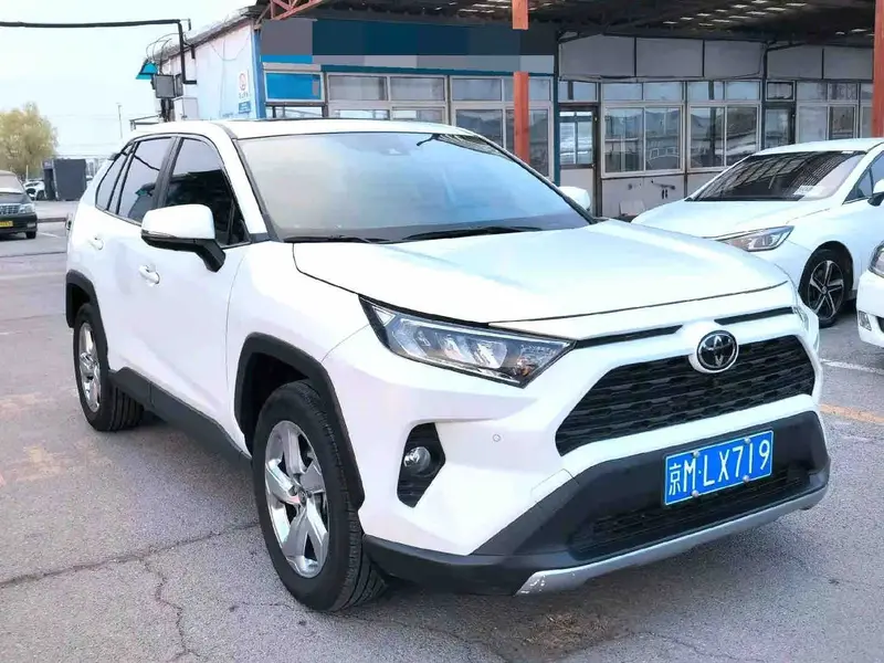 Vehicle photo 2