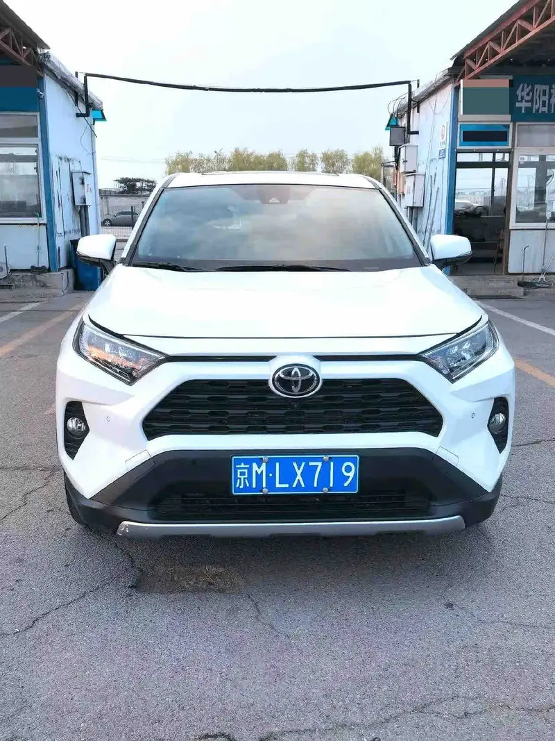 Vehicle photo 3