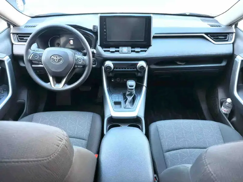 Vehicle photo 8