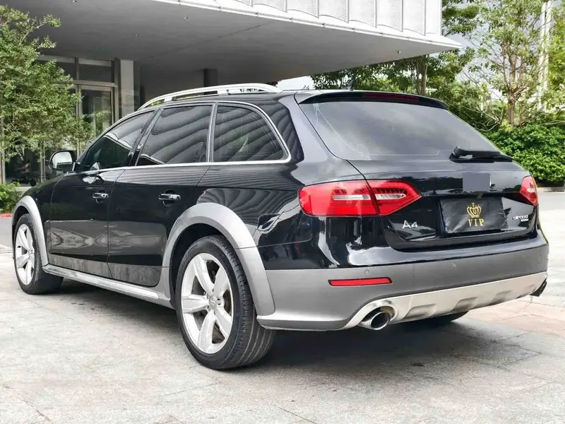 Vehicle photo 3