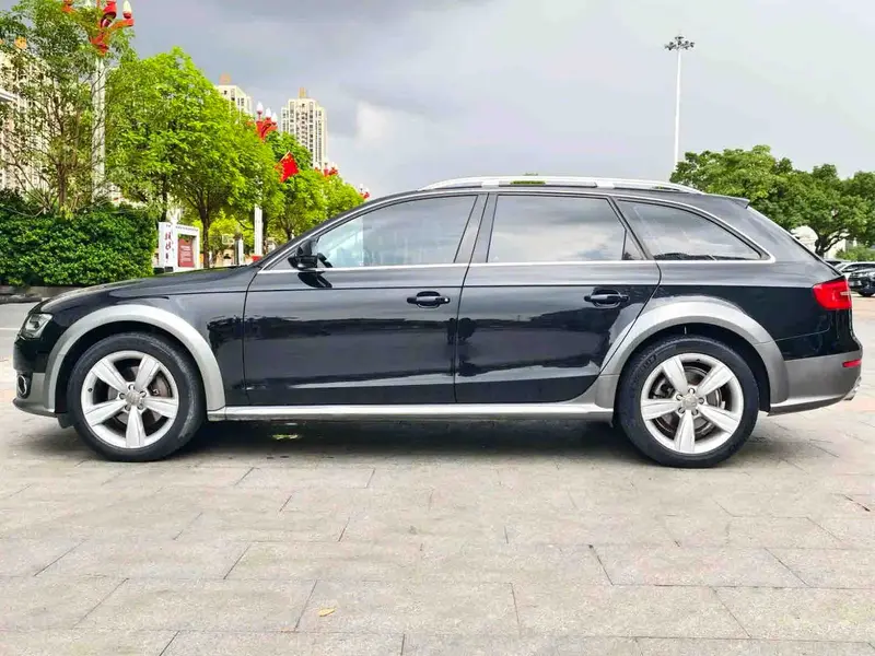 Vehicle photo 7