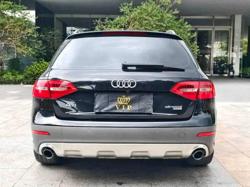 Vehicle photo 8