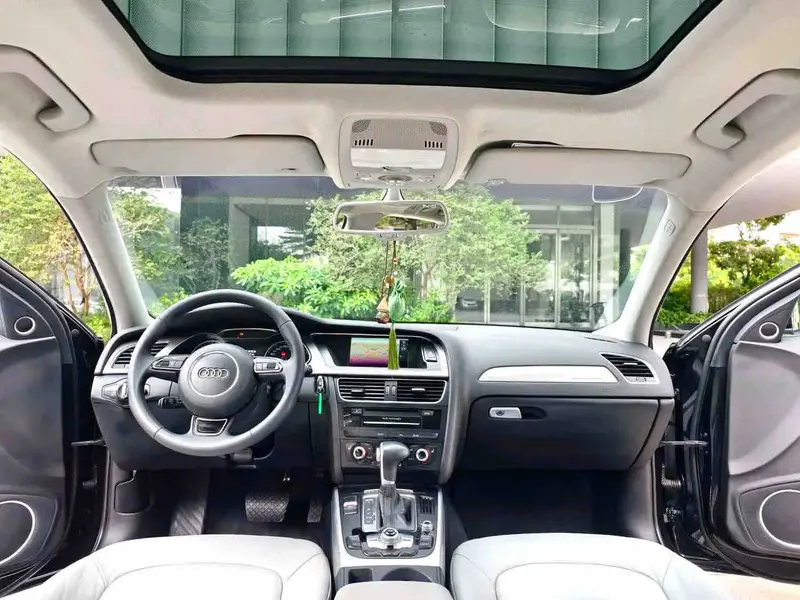 Vehicle photo 10