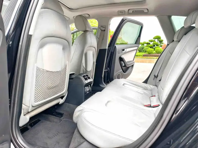 Vehicle photo 12
