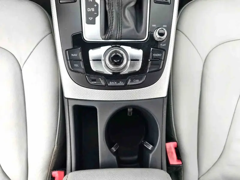 Vehicle photo 17