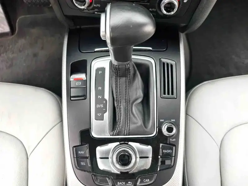 Vehicle photo 18