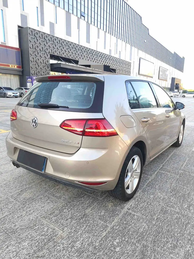 Vehicle photo 4