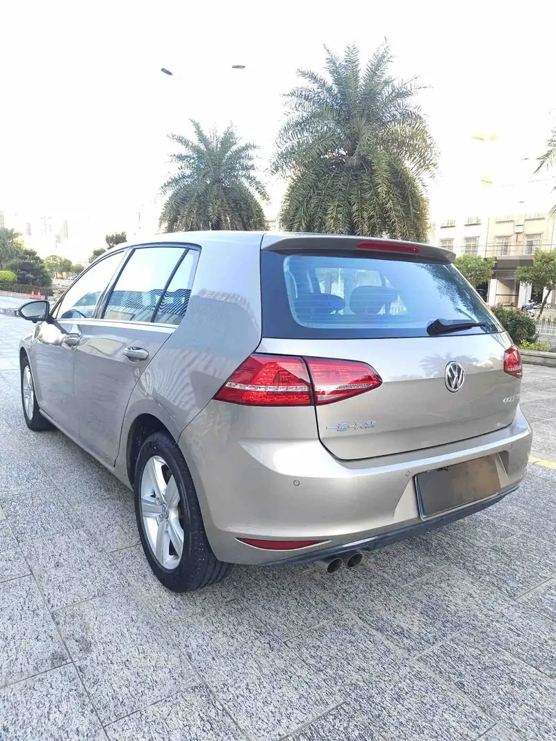 Vehicle photo 5