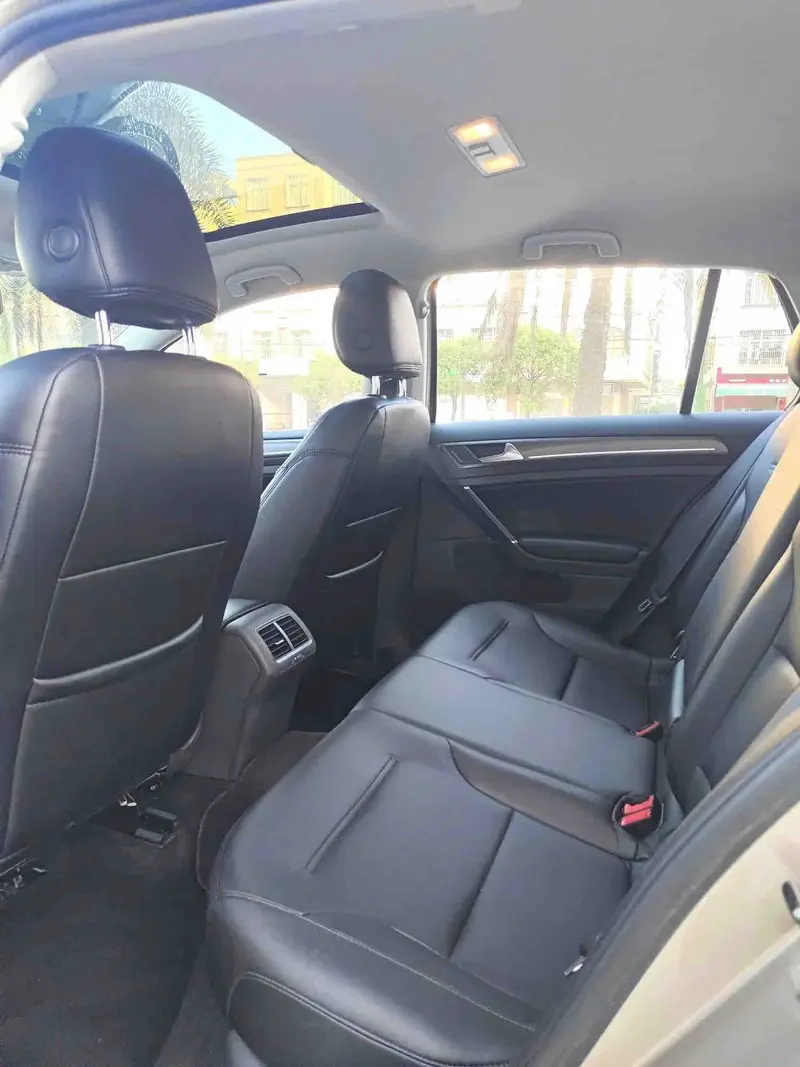 Vehicle photo 8