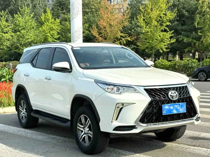 Vehicle photo 2