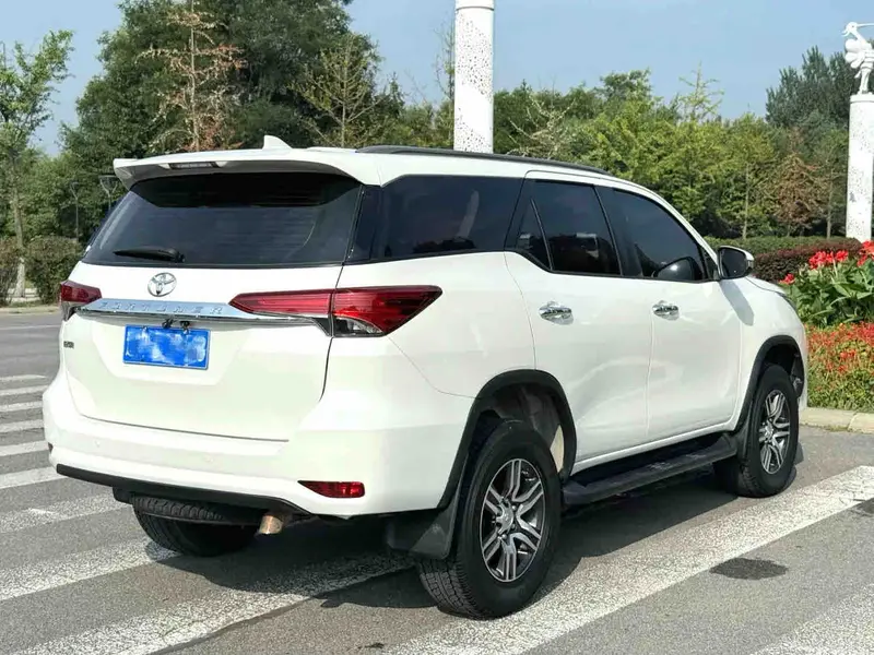 Vehicle photo 4