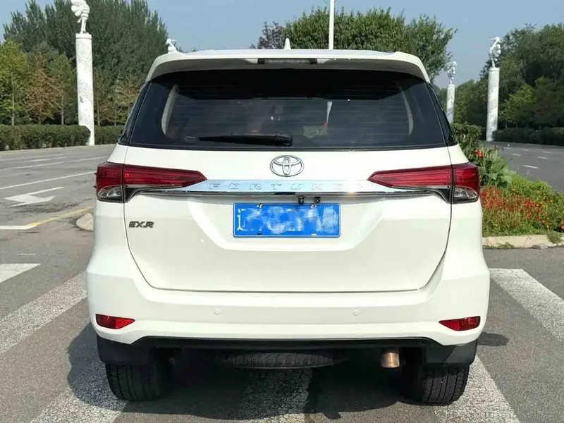 Vehicle photo 5