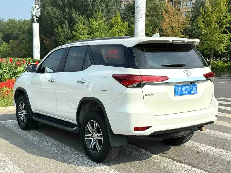 Vehicle photo 6