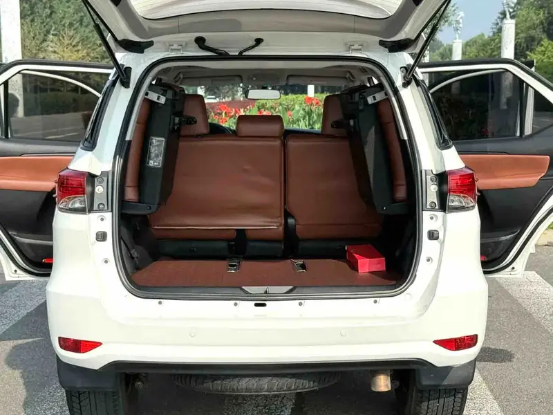Vehicle photo 15