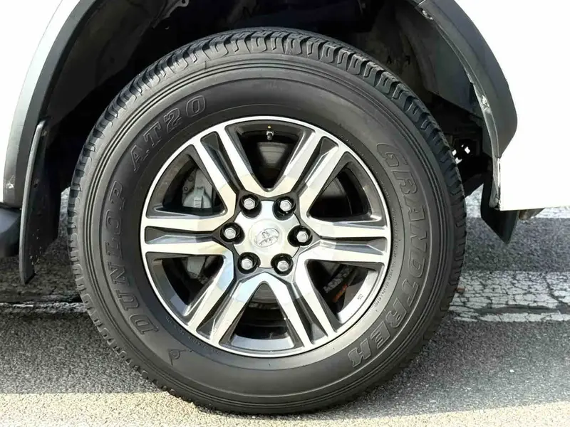 Vehicle photo 16