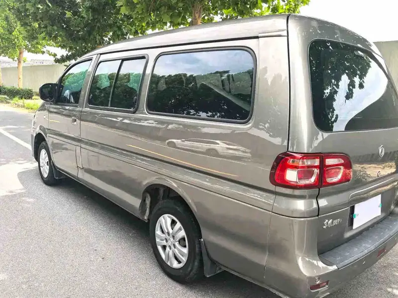 Vehicle photo 4