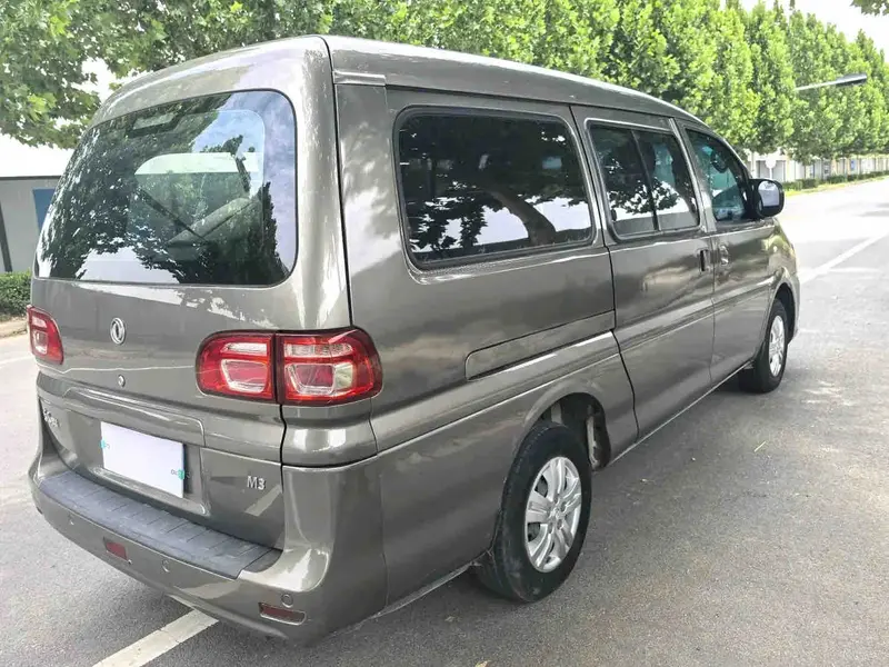 Vehicle photo 5