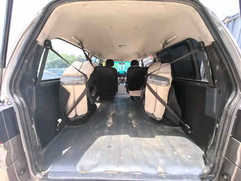 Vehicle photo 12