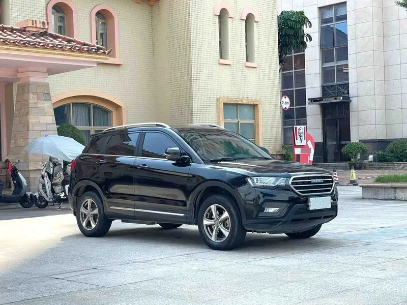 Vehicle photo 2
