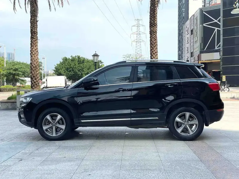 Vehicle photo 3