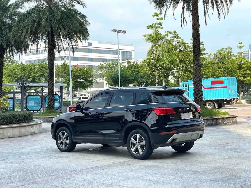 Vehicle photo 4