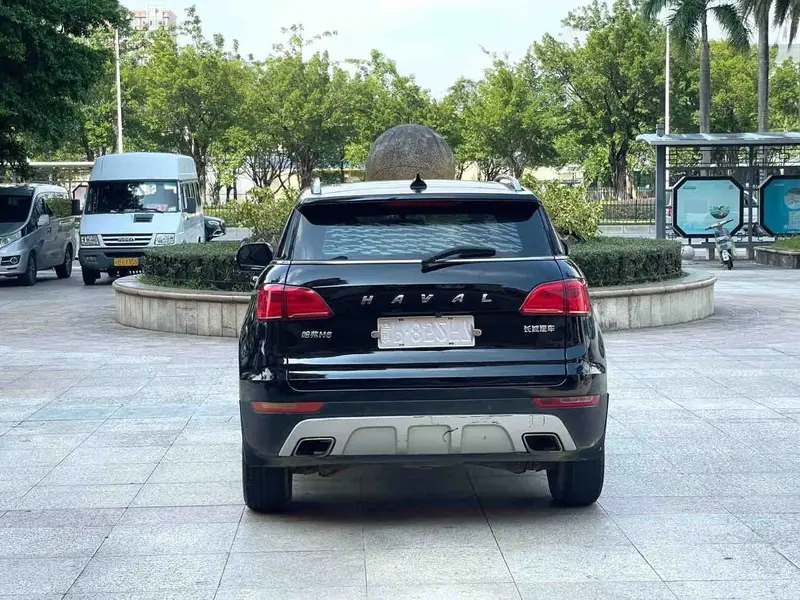 Vehicle photo 5