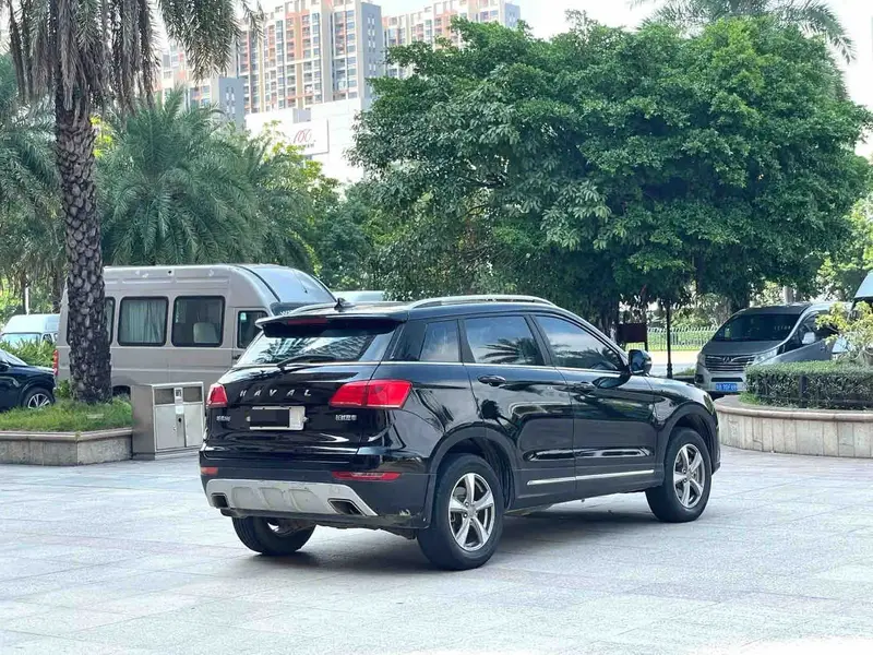 Vehicle photo 6