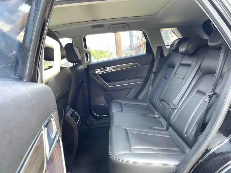 Vehicle photo 8