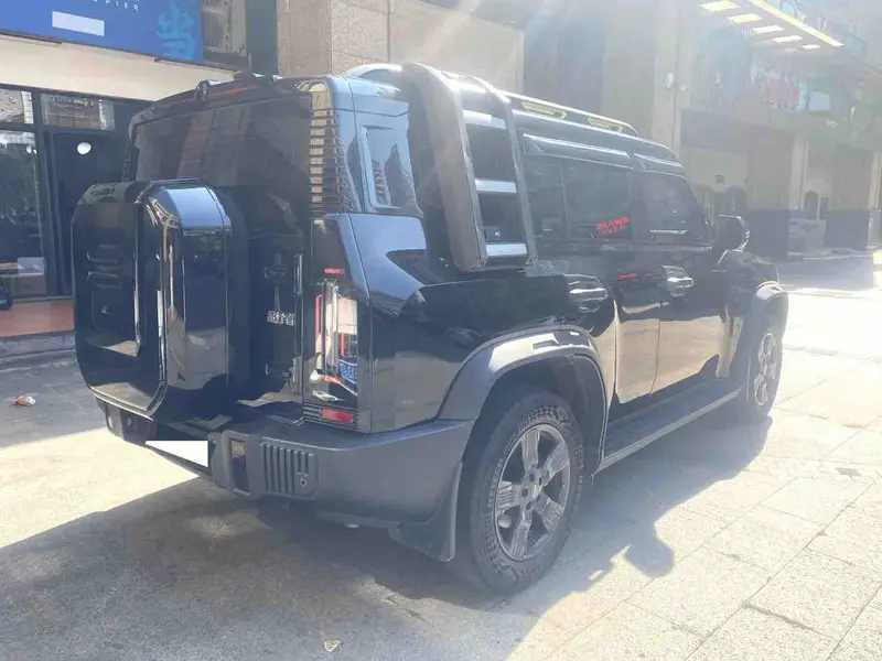 Vehicle photo 5