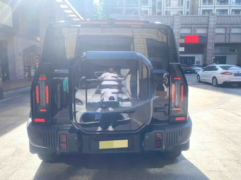 Vehicle photo 6